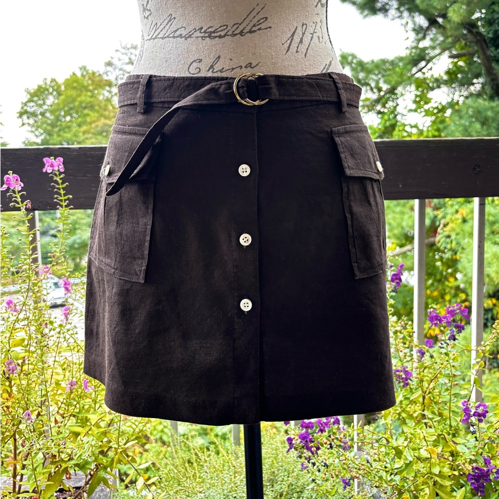 Theory Linen Blend Safari Mini Skirt
Size 4
Like New / Never Worn
Dark Chocolate